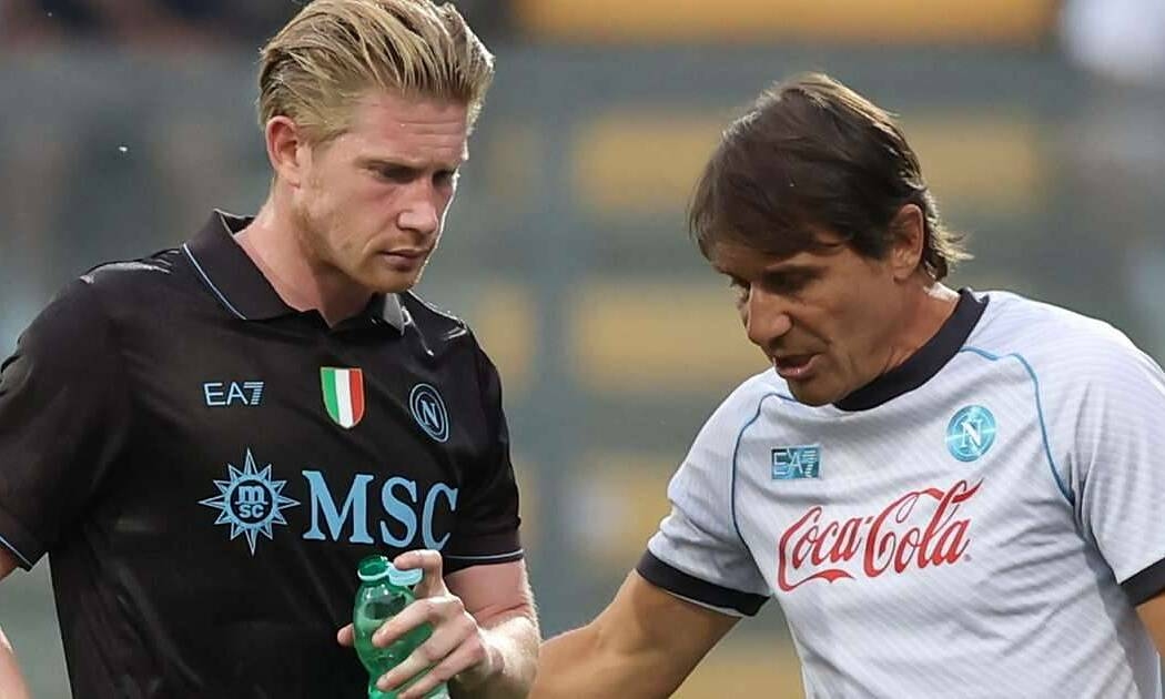 Conte hỏi ý kiến De Bruyne trước trận gặp Man City