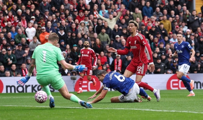 Liverpool giữ mạch toàn thắng ở Ngoại hạng Anh - 2