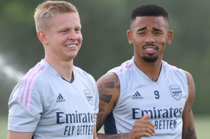 Gabriel Jesus (phải) và Oleksandr Zinchenko cùng nhau chuyển từ Man City đến Arsenal hè 2022. Ảnh: Arsenal FC