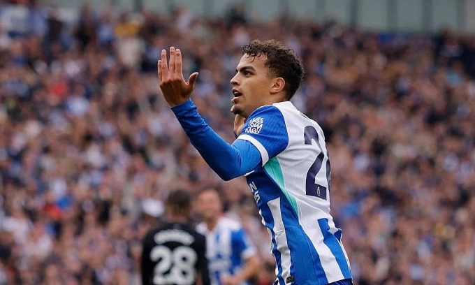 Tiền vệ Yasin Ayari mừng bàn thắng nâng tỷ số lên 2-0 cho Brighton. Ảnh: Reuters