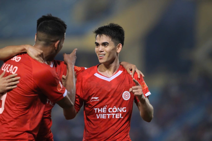 Tiền vệ Thể Công Khuất Văn Khang ghi bàn ở phút 54 trong trận hòa Hà Nội FC 1-1 ở vòng 4 V-League 2025-2026, trên sân Hàng Đẫy, Hà Nội, ngày 20/9/2025. Ảnh: Hoàng Huynh