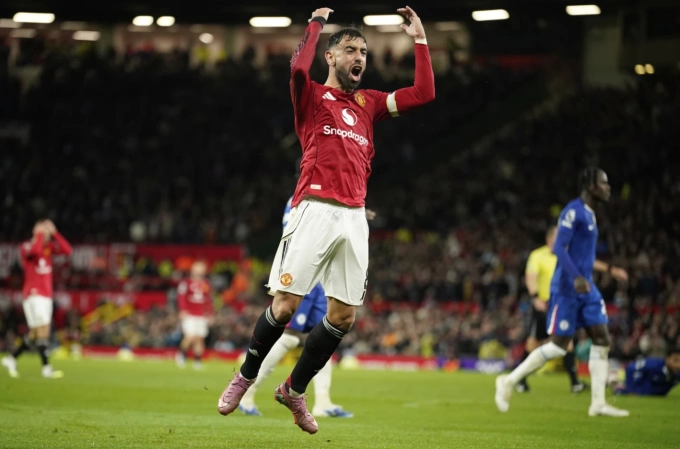 Bruno Fernandes phản ứng trong trận. Ảnh: AP