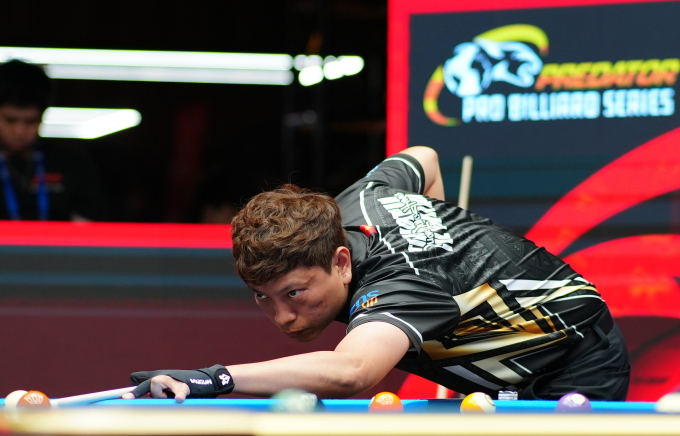 Dương Quốc Hoàng trong trận đấu với Marco Spitzky tại Predator WPA Men’s 10-Ball World Championship 2025, tối 20/9. Ảnh: Đức Bảo