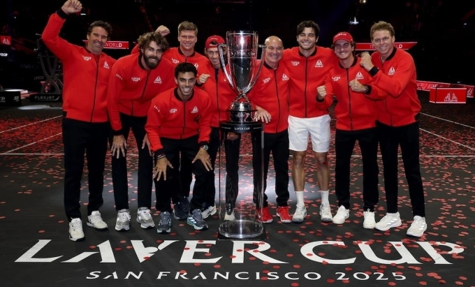 Đội Thế giới mừng chức vô địch Laver Cup 2025, tại Chase Center, San Francisco, Mỹ tối 21/9. Ảnh: Reuters