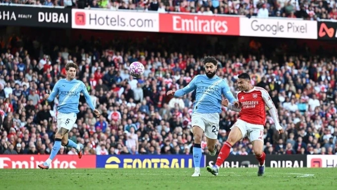 Gabriel Martinelli (áo đỏ) gỡ hòa trong trận Arsenal 1-1 Man City ở vòng năm Ngoại hạng Anh hôm 21/9. Ảnh: Arsenal