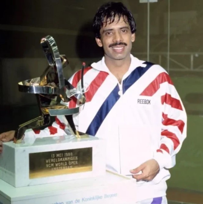 Jahangir Khan giành chức vô địch World Open lần thứ sáu năm 1988. Ảnh: Unsquashable