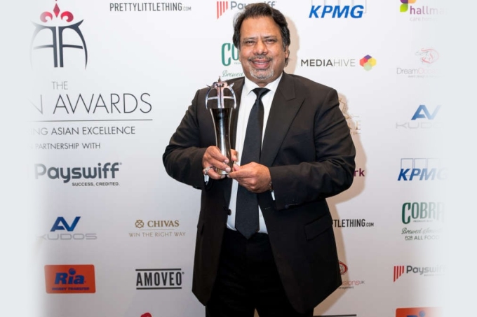 Jahangir Khan được vinh danh với Giải thưởng Thành tựu Thể thao Xuất sắc tại Lễ trao giải Châu Á 2018 được tổ chức tại London, Anh. Ảnh: Pakistanshining