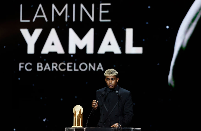 Lamine Yamal phát biểu khi nhận Kopa Trophy. Ảnh: Reuters