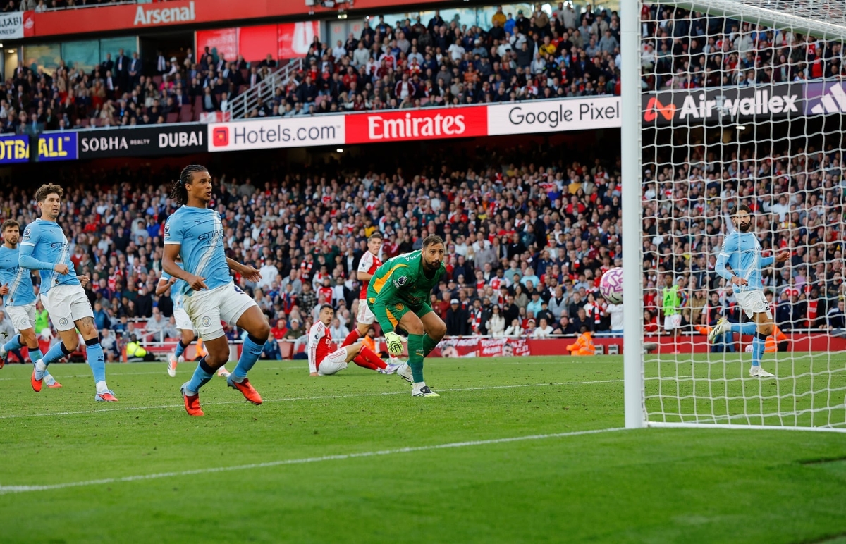 Guardiola: 'Man City phải tử thủ trước Arsenal vì đá quá tệ'