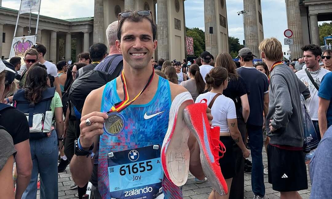 Khán giả Đức 'hiến giày' giúp runner hoàn thành Berlin Marathon