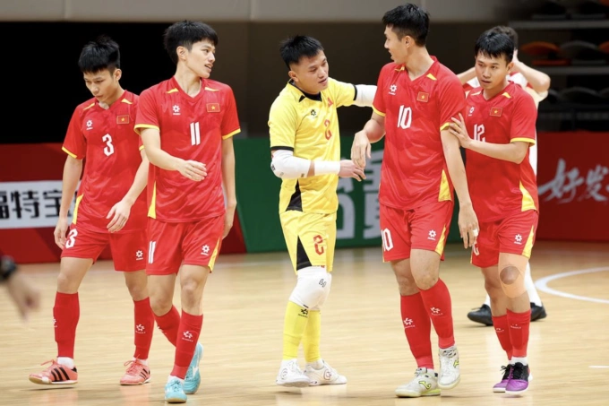 Các cầu thủ Việt Nam ăn mừng trong trận thắng Lebanon 4-0 ở lượt cuối bảng E vòng loại futsal châu Á 2026, tại nhà thi đấu Linping, Trung Quốc ngày 24/9/2025. Ảnh: AFC