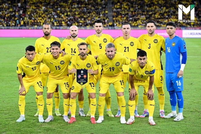 Jon Irazabal (số 5), Facundo Garces (3), Rodrigo Holgado (19), Joao Figueireido (14) và Hector Hevel (13) trong đội hình xuất phát Malaysia ở trận thắng Việt Nam 4-0 tại lượt hai bảng F vòng loại cuối Asian Cup 2027, trên sân Bukit Jalil, Malaysia ngày 10/6/2025. Ảnh: Mainstand