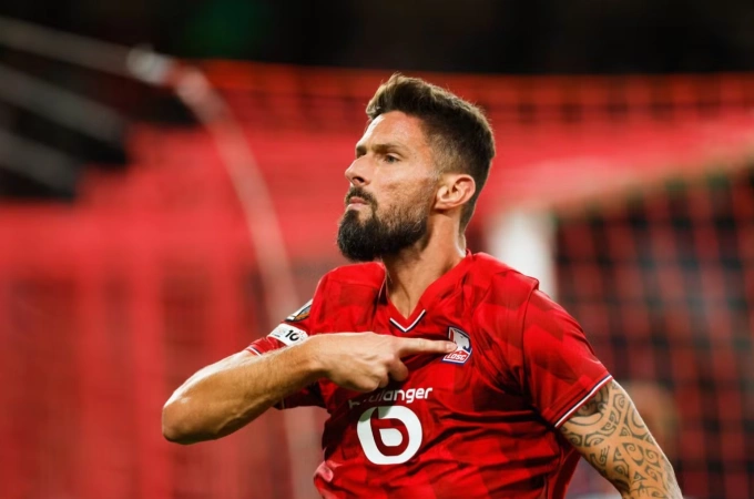 Olivier Giroud mừng bàn ấn định chiến thắng. Ảnh: AP