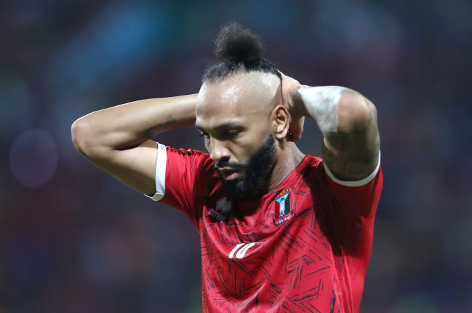 Tiền vệ Emilio Nsue trong trận Guinea Xích Đạo gặp Sierra Leone trên sân Limbe Omnisport, thành phố Limbe, Cameroon, bảng E giải vô địch châu Phi ngày 20/1/2022. Ảnh: Reuters