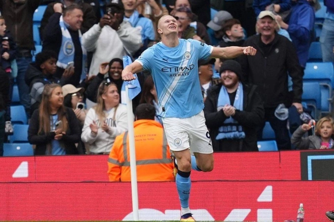 Haaland mừng bàn trong trận Man City 5-1 Burnley ở vòng sáu Ngoại hạng Anh tối 27/9. Ảnh: PA