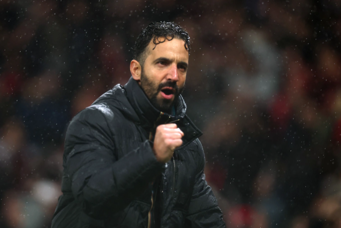 HLV Ruben Amorim vui mừng trong trận Man Utd thắng Chelsea 2-1 trên sân Old Trafford, thành phố Manchester, Vương quốc Anh, tối 20/9/2025. Ảnh: Reuters