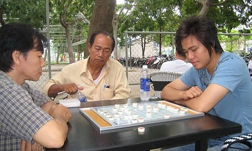 Lại Lý Huynh trong một ván giao hữu ở Kỳ đài Phương Trang, TP HCM năm 2011. Ảnh: NLĐ