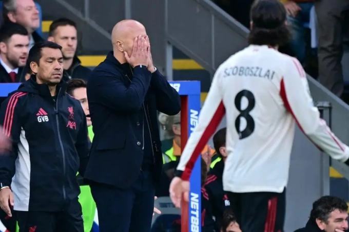 HLV Arne Slot phản ứng trong trận Liverpool thua Crystal Palace 1-2 ở vòng sáu Ngoại hạng Anh trên sân Selhurst Park, London, Anh ngày 27/9/2025. Ảnh: The New York Times