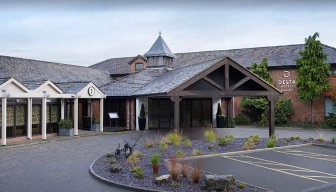 Antony ở khách sạn Delta Hotels Manchester Airport Marriott khi bị Man Utd cách ly khỏi đội một. Ảnh: TripAdvisor