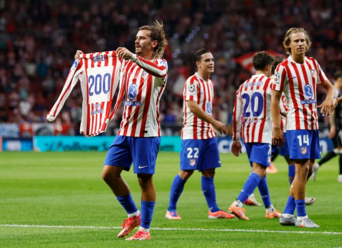 Antoine Griezmann mừng bàn thứ 200 cho Atletico, trong trận thắng Frankfurt 5-1 ở lượt hai Champions League trên sân Metropolitano, động Riyadh Metropolitano, Madrid, Tây Ban Nha ngày 30/9/2025. Ảnh: Reuters