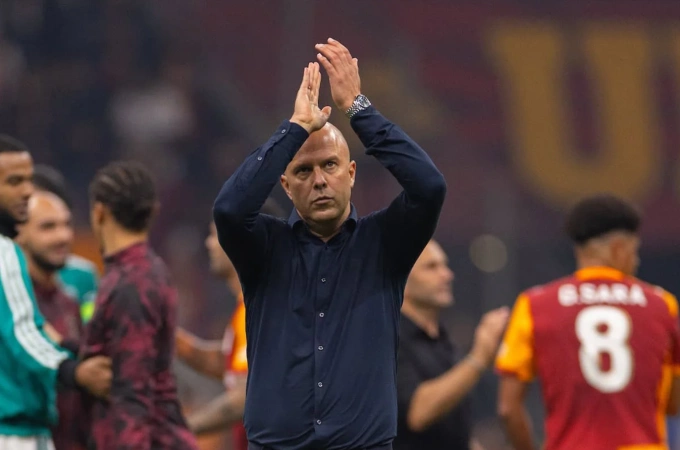 HLV Arne Slot sau trận Liverpool thua Galatasaray 0-1 ở lượt hai vòng bảng Champions League trên sân Rams Park, Istanbul, Thổ Nhĩ Kỳ ngày 30/9/2025. Ảnh: Liverpool FC