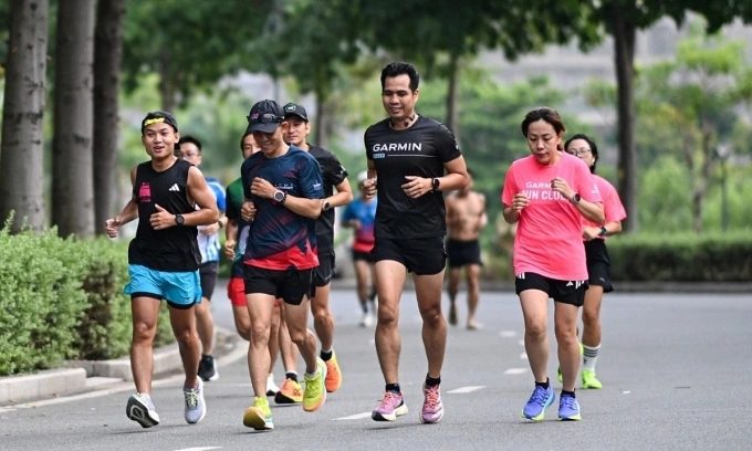 Thành viên Garmin Run Club tập luyện tại Sala. Ảnh: Garmin Việt Nam