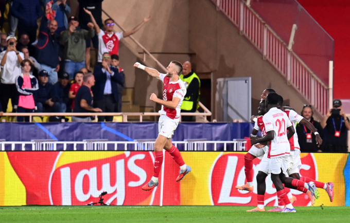 Eric Dier mừng bàn ấn định tỷ số hòa. Ảnh: Reuters