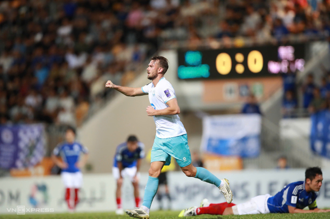 Normann Hansen ghi bàn duy nhất giúp Nam Định hạ Eastern FC. Ảnh: Nam Định FC