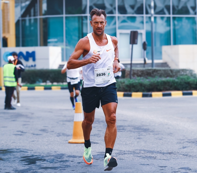 Renard trên đường chạy 21km của Riyadh Marathon 2022. Ảnh: Riyadh Marathon