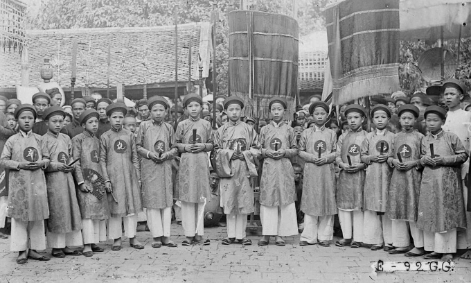 Một ván cờ người ở Hà Đông, liên bang Đông Dương (khoảng năm 1928—1929). Ảnh: Wikipedia