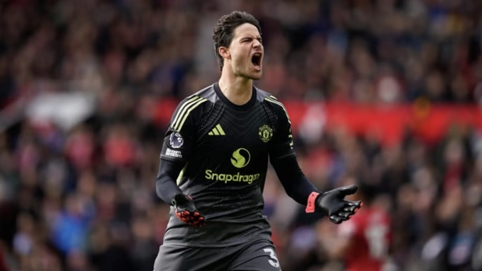 Lammens thi đấu trong trận Man Utd thắng Sunderland ở vòng 7 Ngoại hạng Anh, trên sân Old Trafford, Manchester, Anh ngày 4/10/2025. Ảnh: AP