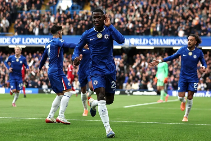 Caicedo (số 25) mừng bàn mở tỷ số trên sân Stamford Bridge, London, Anh hôm 4/10. Ảnh: Reuters