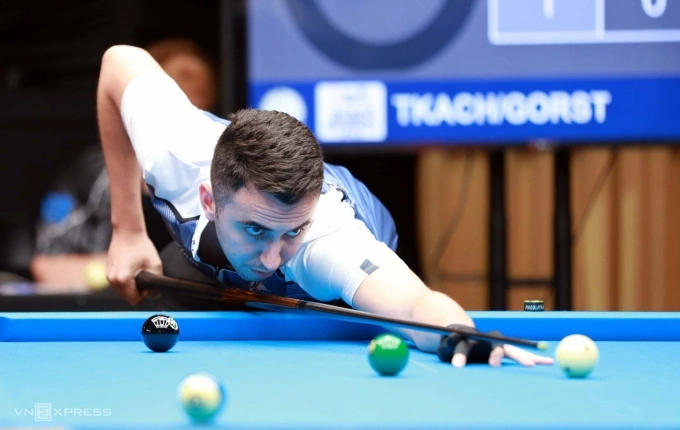 Tay cơ pool số một thế giới Fedor Gorst thi đấu tại giải pools 10 bi VĐTQG tại TP HCM tháng 9/2025. Ảnh: Đức Đồng