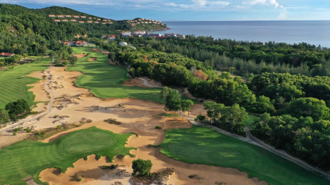Sân golf tại Lăng Cô, Huế. Ảnh: Laguna Lăng Cô Golf Resort