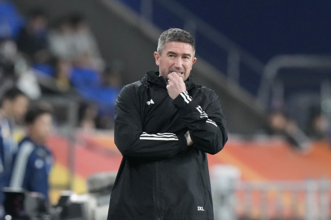 HLV Harry Kewell trong trận Ulsan Hyundai thắng Yokohama F. Marinos 1-0 tại bán kết lượt đi AFC Champions League 2023-2024, ở sân Ulsan Munsu, Hàn Quốc, vào ngày 17/4/2024. Ảnh: AP