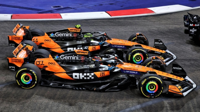 Va chạm giữa Norris với Piastri ở đầu cuộc đua Grand Prix Singapore tối 5/10. Ảnh: Alamy