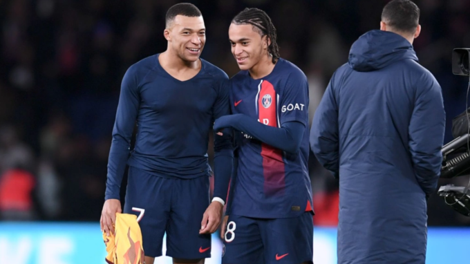 Anh em nhà Mbappe khi còn cùng phụng sự PSG năm 2023. Ảnh: Icon Sport