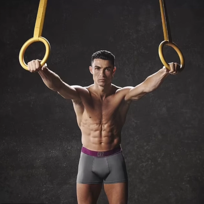 Ronaldo thu lời lớn từ thương hiệu đồ lót CR7. Ảnh: Instagram / Cristiano