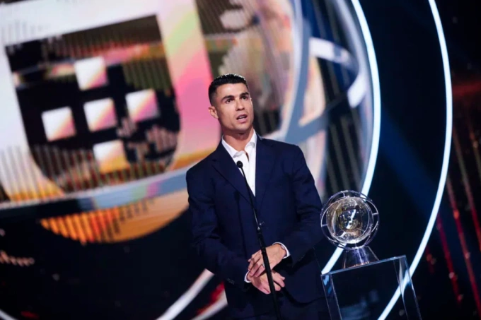 Cristiano Ronaldo nhận giải Prestígio (Danh dự) Tại Lễ trao giải Bóng đá Bồ Đào Nha ngày 7/10/2025. Ảnh: FPF
