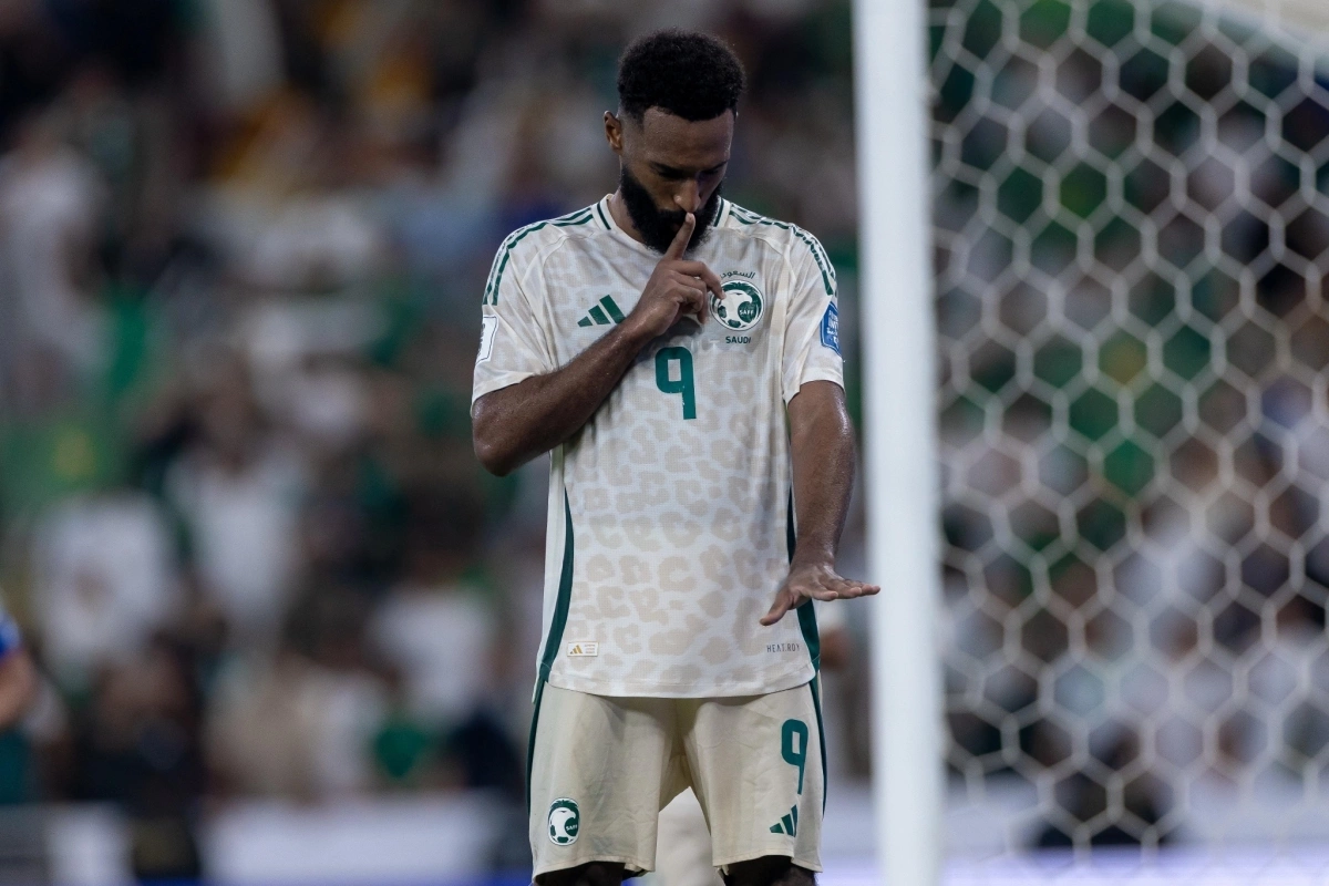 Tiền đạo Arab Saudi Feras Al Brikan mừng bàn nâng tỷ số lên 3-1 ở phút 62 trong trận thắng Indonesia 3-2 ở lượt ra quân bảng B vòng loại bốn World Cup 2026 - khu vực châu Á, trên sân King Abdullah, Arab Saudi ngày 9/10/2025. Ảnh: SaudiNT