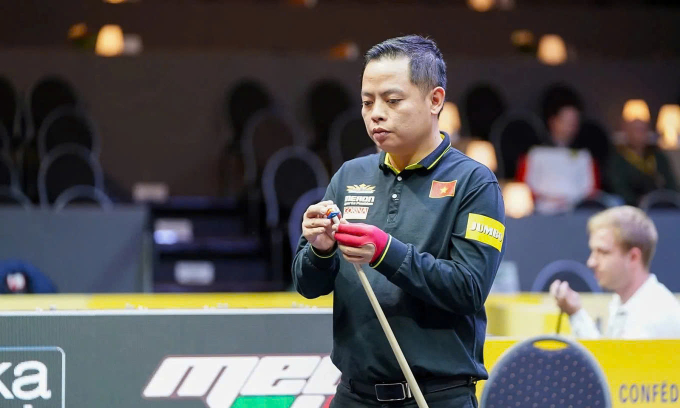 Cơ thủ Lê Thành Tiến tại carom 3 băng World Cup ở thị trấn Veghel, huyện Meierijstad, tỉnh Bắc Brabant, Hà Lan ngày 21/10/2024. Ảnh: Kozoom