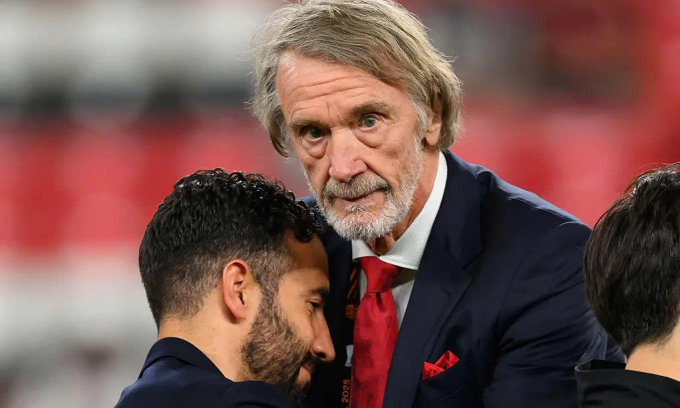 Tỷ phú Jim Ratcliffe và HLV Ruben Amorim sau trận chung kết Europa League trên sân San Mames, thành phố Bilbao, tỉnh Biscay, xứ Basque, Tây Ban Nha, tối 21/5/2025. Ảnh: Alamy