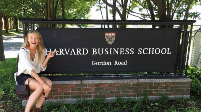 Maria Sharapova học quản trị và lãnh đạo tại Trường Kinh doanh Harvard.