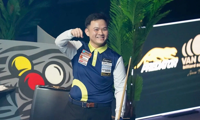 Bao Phương Vinh trong trận gặp David Pennor ở World Cup carom 3 băng tại Antwerp, Bỉ ngày 9/10/2025. Ảnh: Kozoom