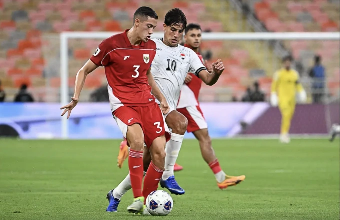 Indonesia (áo đỏ) thua Iraq 0-1 ở lượt hai bảng B vòng loại bốn World Cup 2026 - khu vực châu Á, trên sân King Abdullah, Arab Saudi ngày 12/10/2025. Ảnh: AP