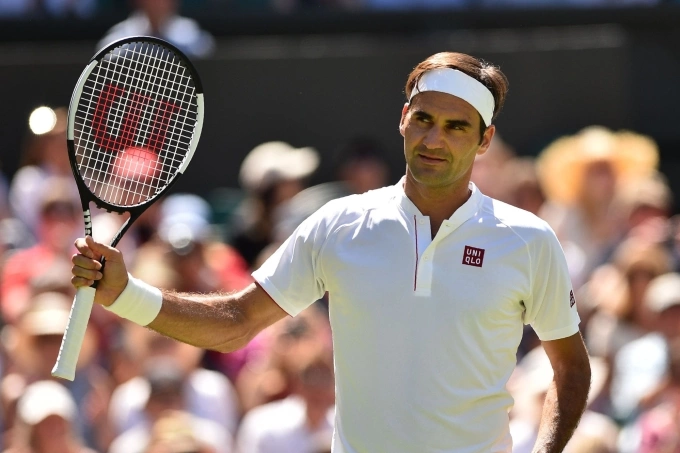 Federer lần đầu thi đấu trong trang phục của Uniqlo, tại Wimbledon năm 2018. Ảnh: AFP