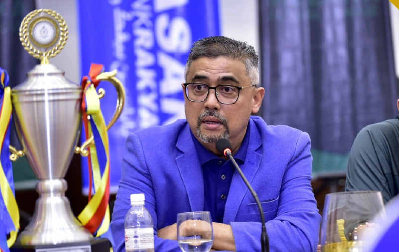 Người bị FAM đình chỉ vẫn chụp ảnh vui vẻ cùng Chủ tịch FIFA 3 Malaysia đình chỉ công tác quan chức để điều tra vụ nhập tịch cầu thủ - Báo  VnExpress Thể thao