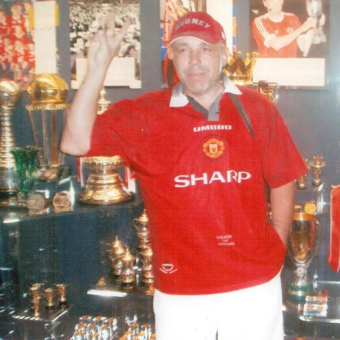 Marin trong phòng truyền thống Man Utd. Ảnh: MEN