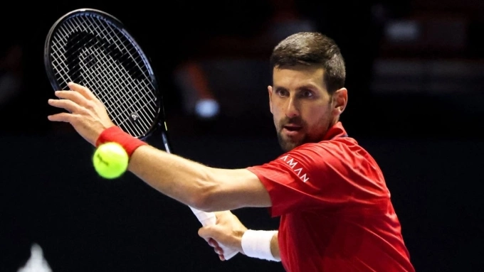 Djokovic ở trận gặp Sinner, tại nhà thi đấu ANB, Riyadh, Arab Saudi hôm 16/10. Ảnh: Reuters