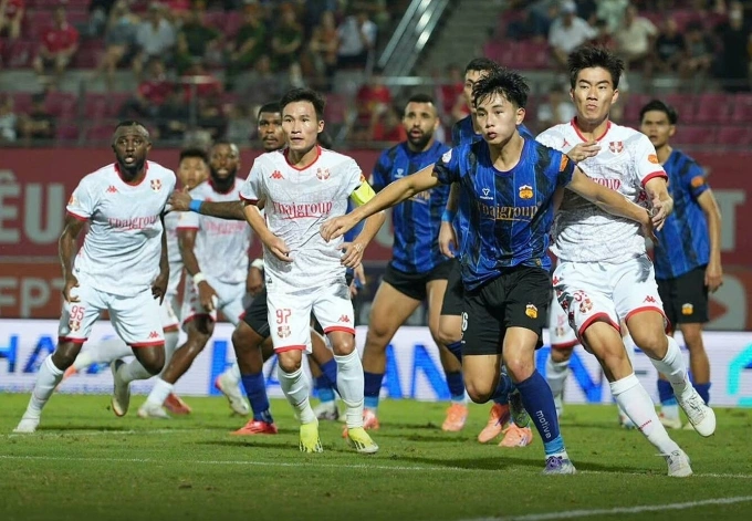 HAGL (áo xanh) thua Hải Phòng 0-3 ở vòng 7 V-League 2025-2026 trên sân Lạch Tray, Hải Phòng ngày 19/10/2025. Ảnh: Hải Phòng FC